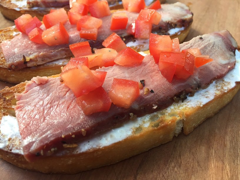 Tri Tip Toasts with Tomatoes