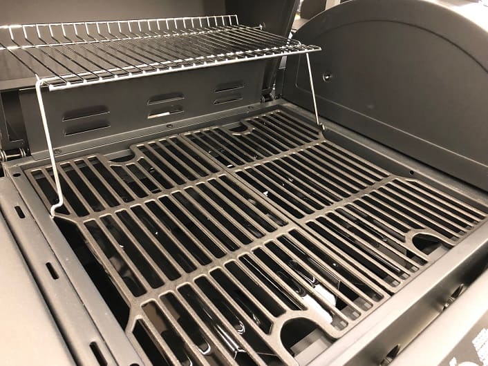 Gas grill with warming rack